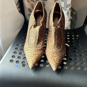 Martinez Valero leopard print heels size 9